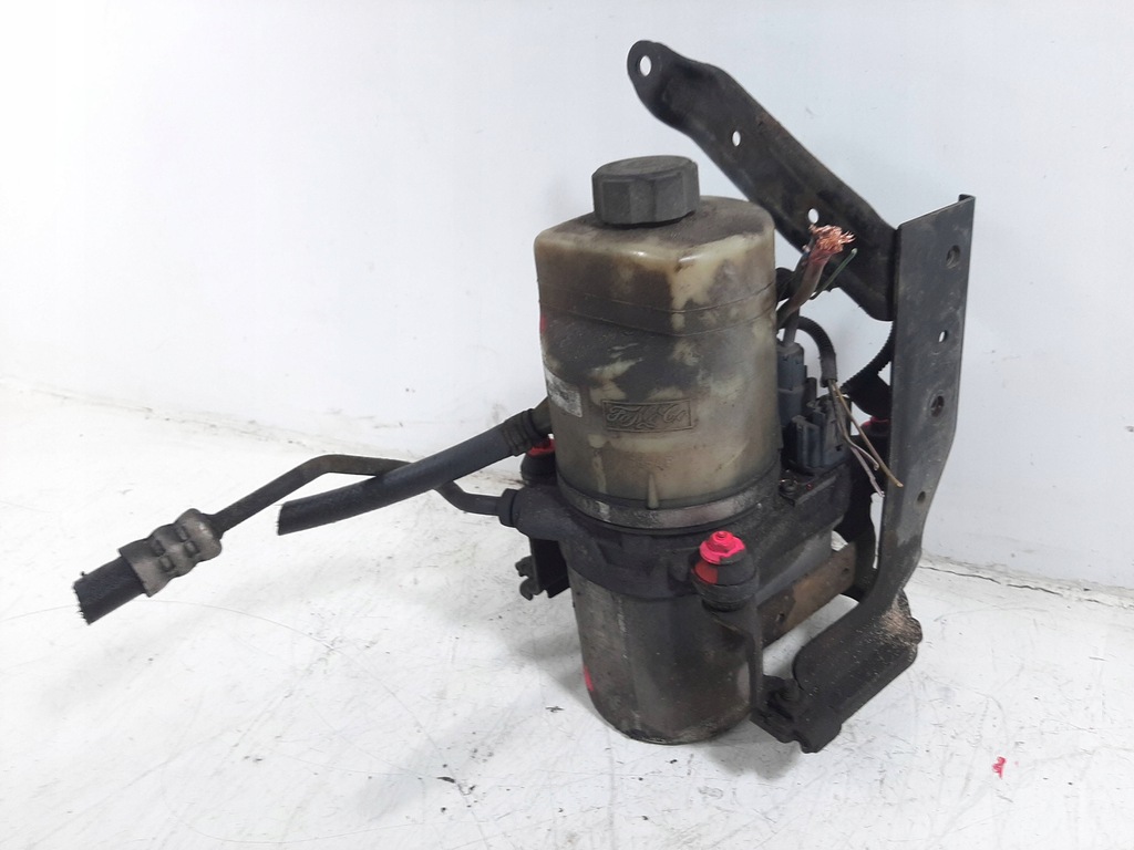 FORD FOCUS MK2 LIFT COMBI 1.8TDCI 08R POWER PUMP 4M513K514CA Product image