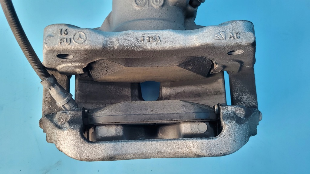 MERCEDES W206 C220 23r BREMSSATTEL LINKS VORNE 318x30 A2064215501 Product image
