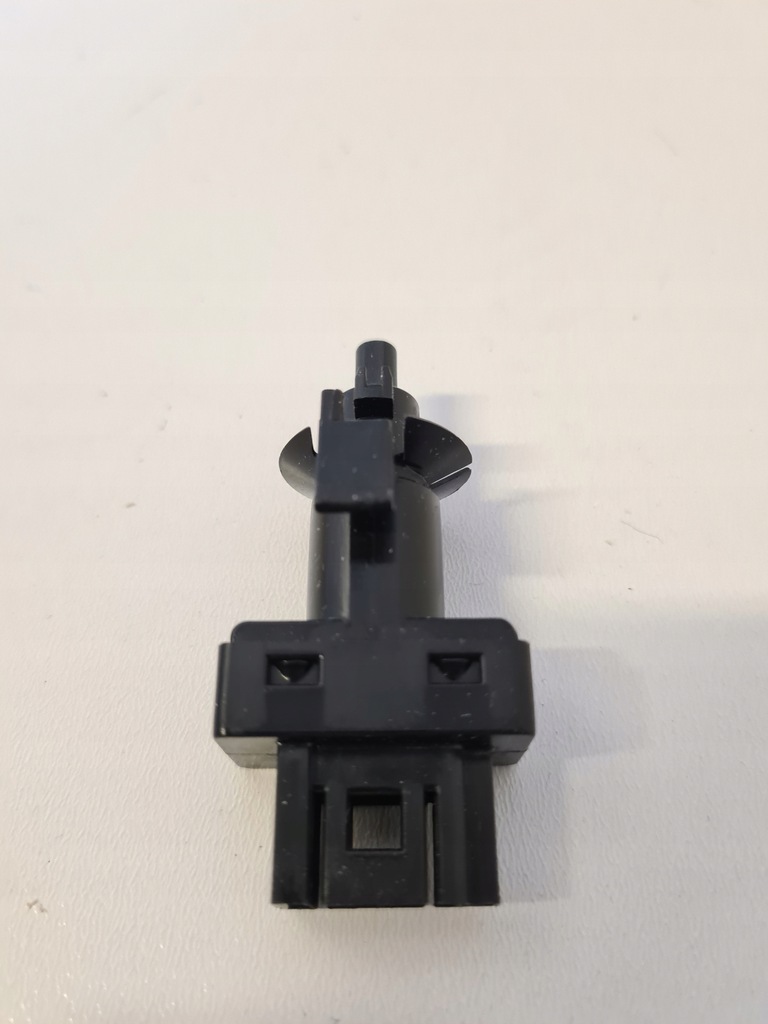 Hella 6DD 010 966-431 Kupplungsausrückschalter, VW Motorsteuerung Product image