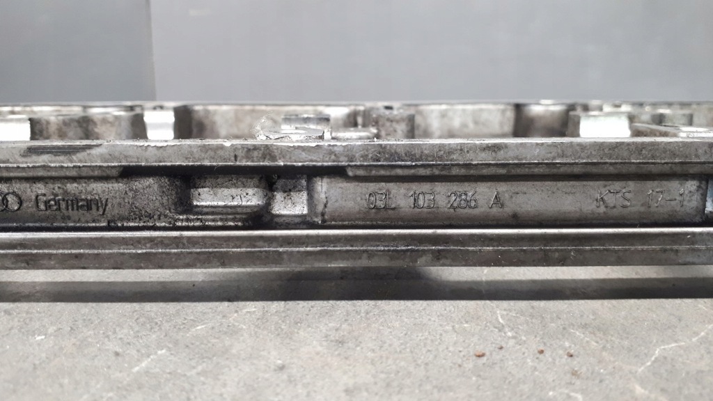 03L103286a Frame deckt die Befestigung des Audi A4 B8 2.0tdi ab. Product image