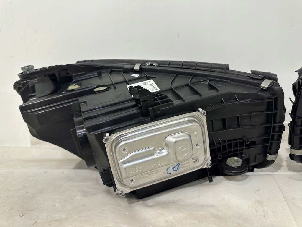 MERCEDES BENZ W206 C-KLASSE LED HIGH PERFORMANCE LINKS RECHTS LAMP EU KPL Product image