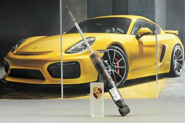Porsche 911 964 Carrera 2/4 BOGE Stoßdämpfer hinten Product image