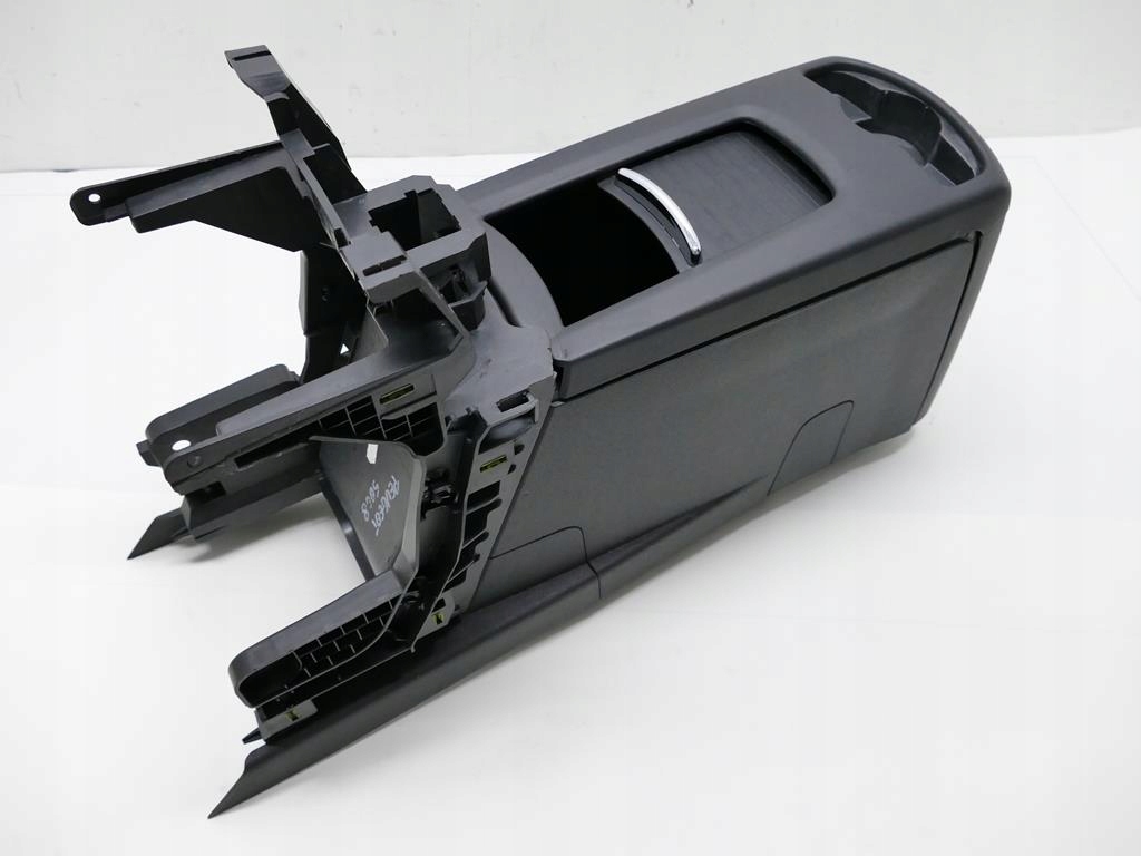 PEUGEOT 5008 MITTELTUNNEL ARMLEHNE Product image