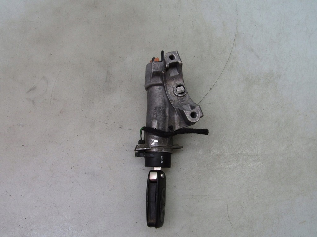 PASSAT B5 1.9 TDI 00R ZÜNDSCHALTER MIT SCHLÜSSEL 4B0905851A Product image