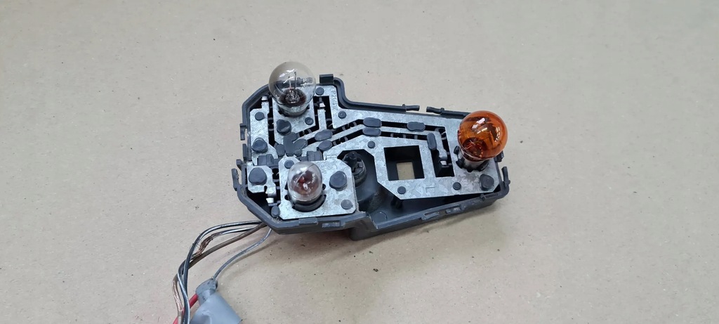 FORD GALAXY MK1 LAMPENEINSATZ LINKS HINTEN 95VW13N004DA Product image