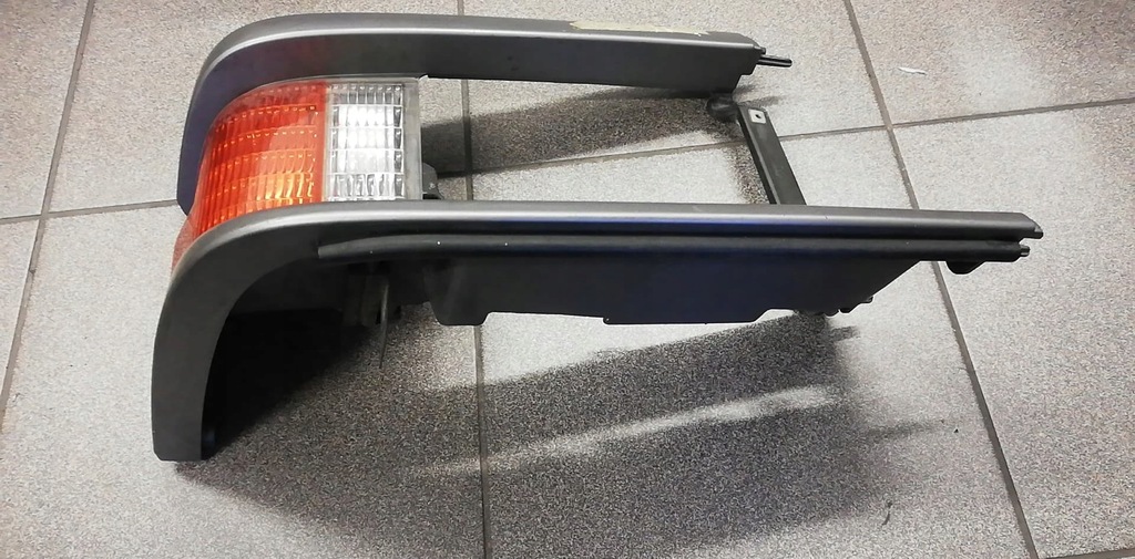 MAZDA E2200 Blinkerlampenrahmen, vorne rechts Product image