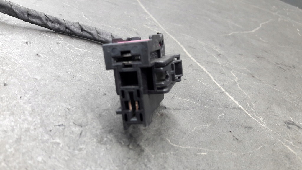 1K0972117a Flat Contact Housing Volkswagen Audi Product image