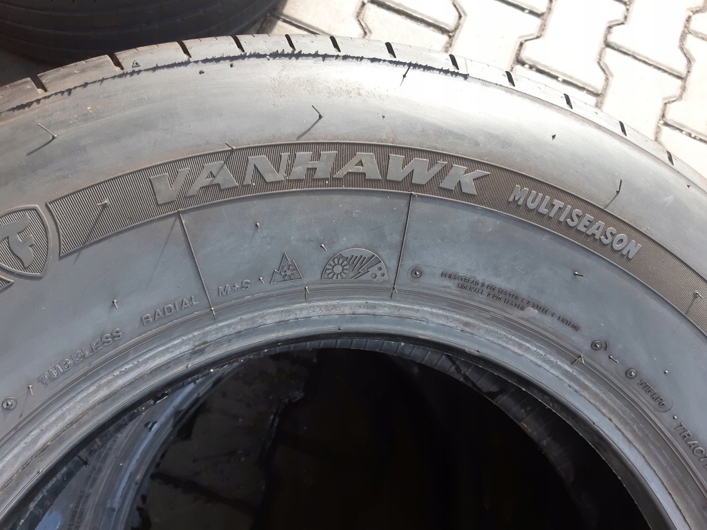 Firestone Vanhawk Multiseason 225/75R16c Ganzjahresreifen Product image