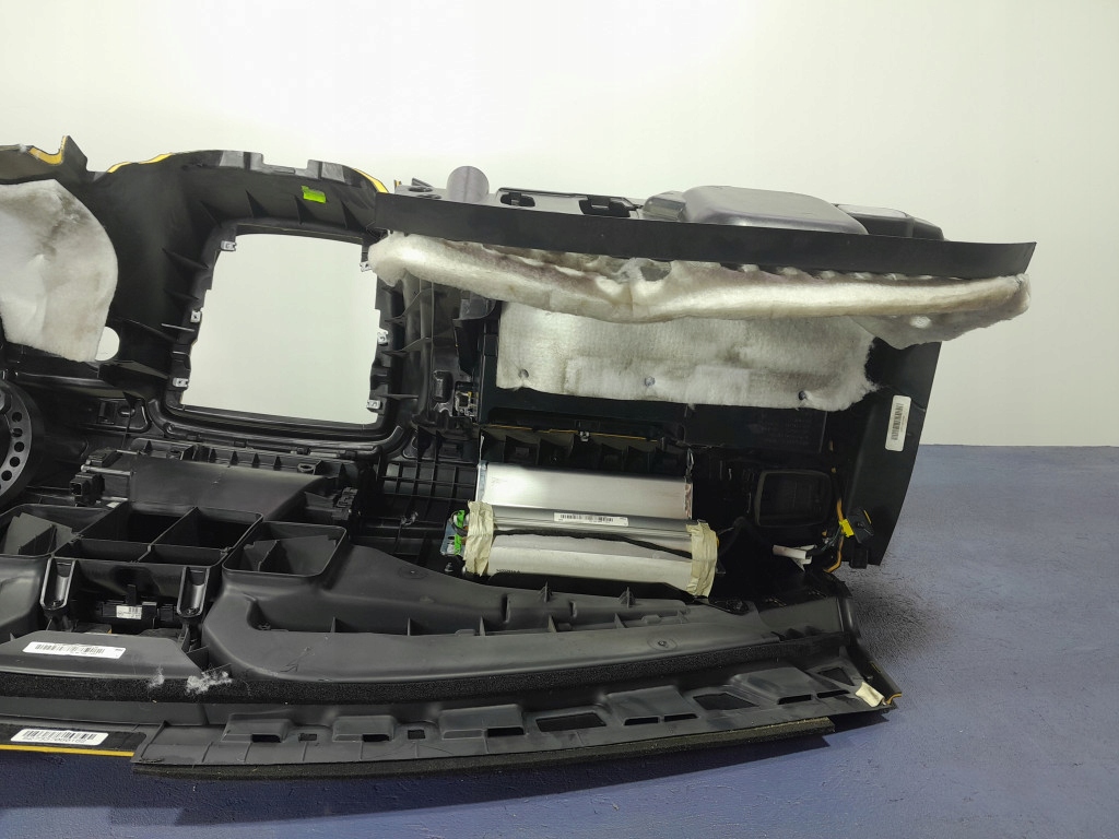 MERCEDES R W251 Armaturenbrett, Kissen, Gurtstraffer Product image