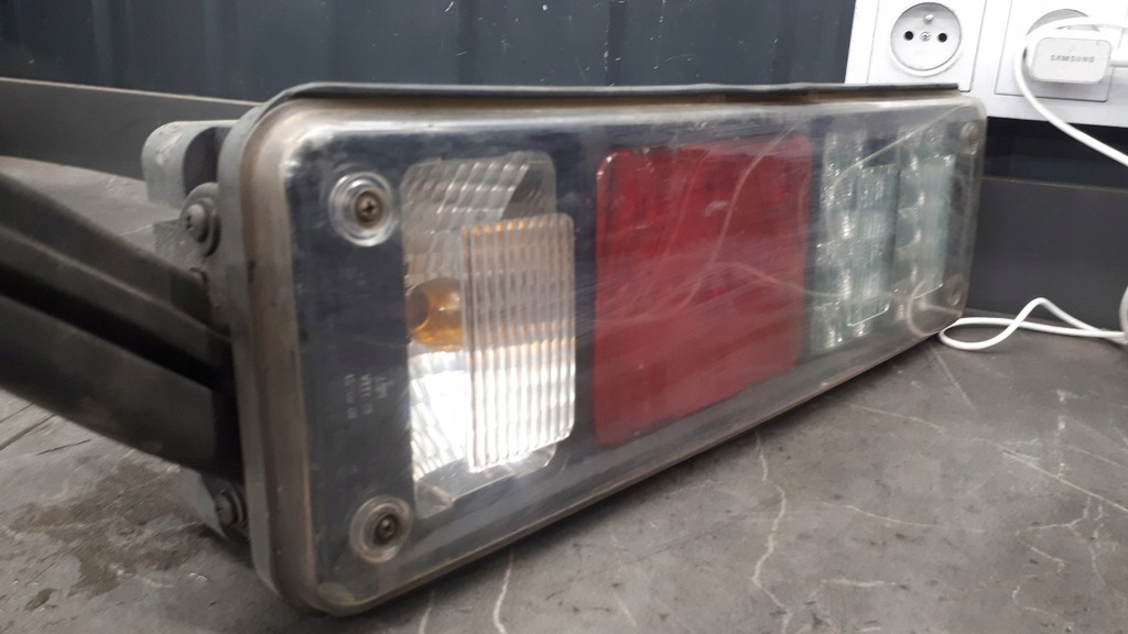 Linkslampe hinten Krone Kogel Wangeton Hella mit der Kontur von PR Product image