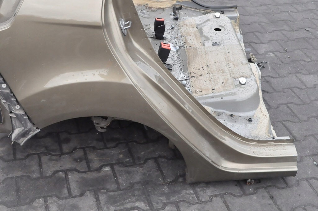FORD FIESTA MK7 5D GANZER HINTEN ASS BATH GÜRTEL VIERTEL LINKS RECHTS Product image