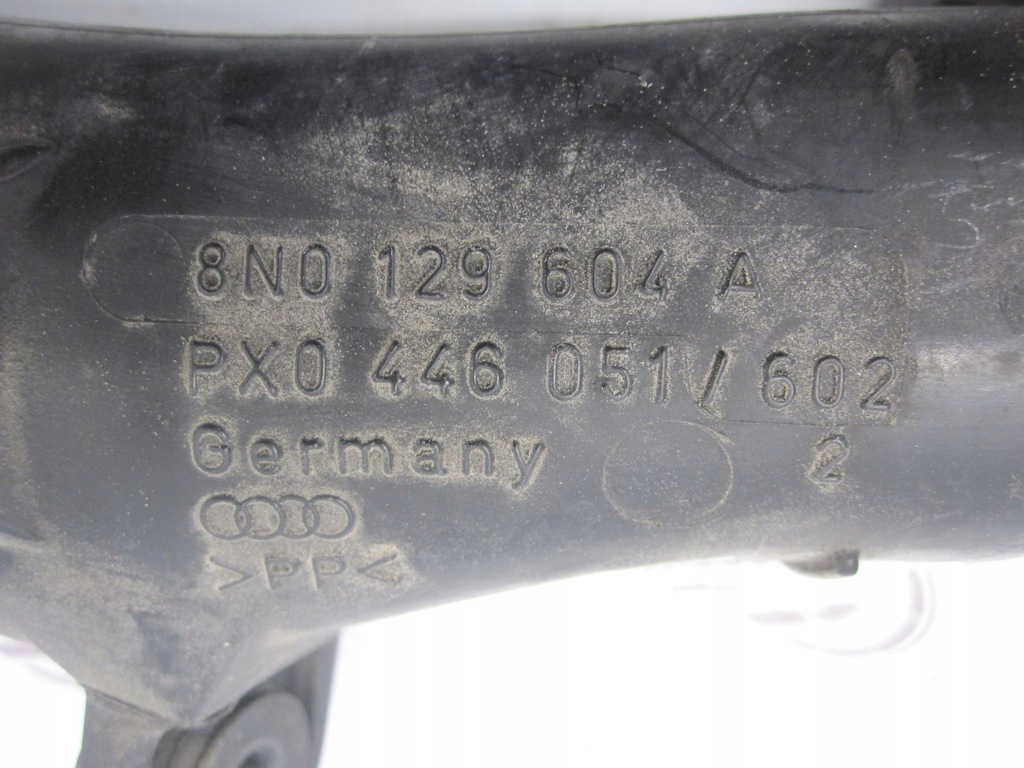 Audi TT und 04R Rohrluftaufnahme 8N0129604a Product image