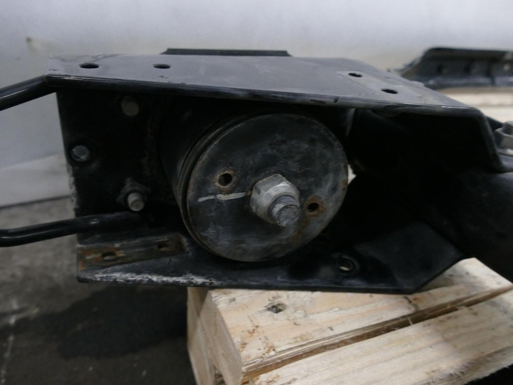 MITSUBISHI CANTER FUSO RIEMENSTRÄGER-KABINENBEFESTIGUNG Product image