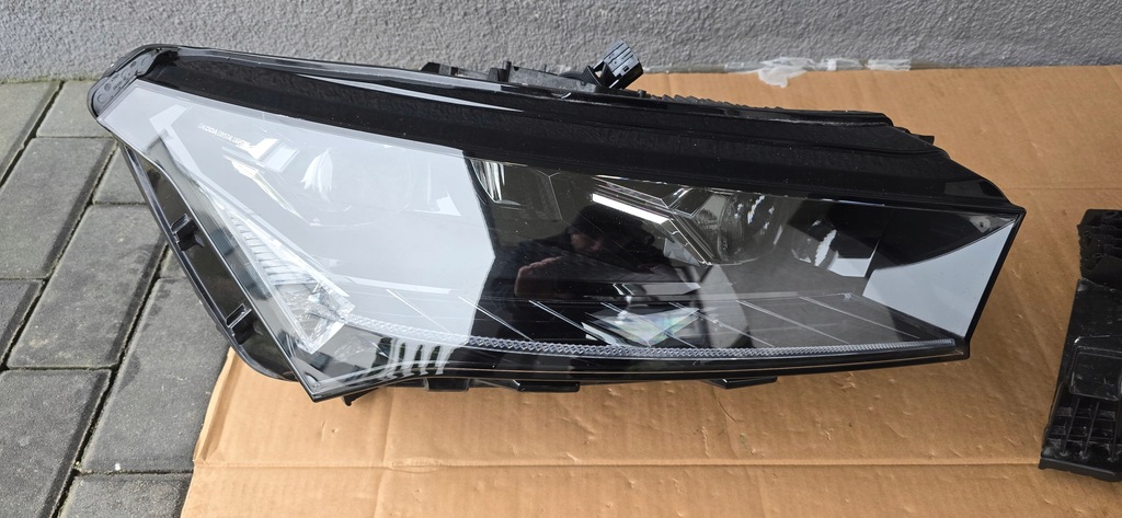 VOLVO V40 LAMPE RECHTS LED 31677019 Product image