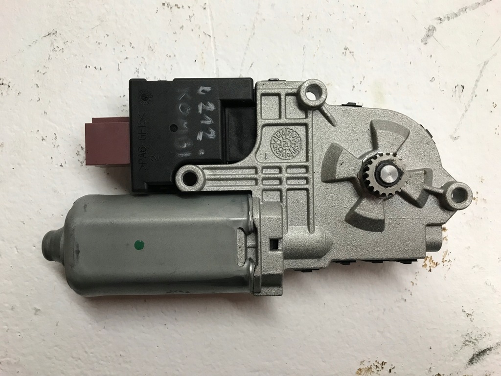 MERCEDES CLS W218 W212 SCHIEBEDACHMOTOR Product image