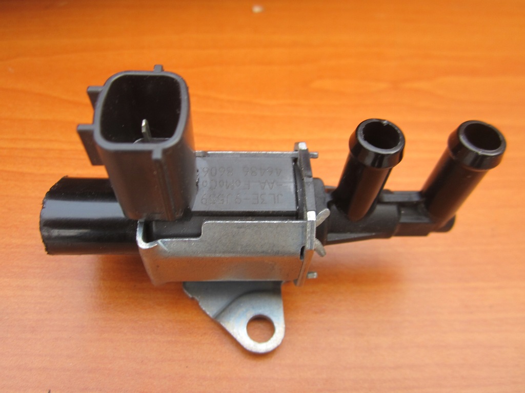 MUSTANG 5.0 GT Krümmer-Vakuumventil JL3E-9J559-AA JR3E-9S455-CC Product image