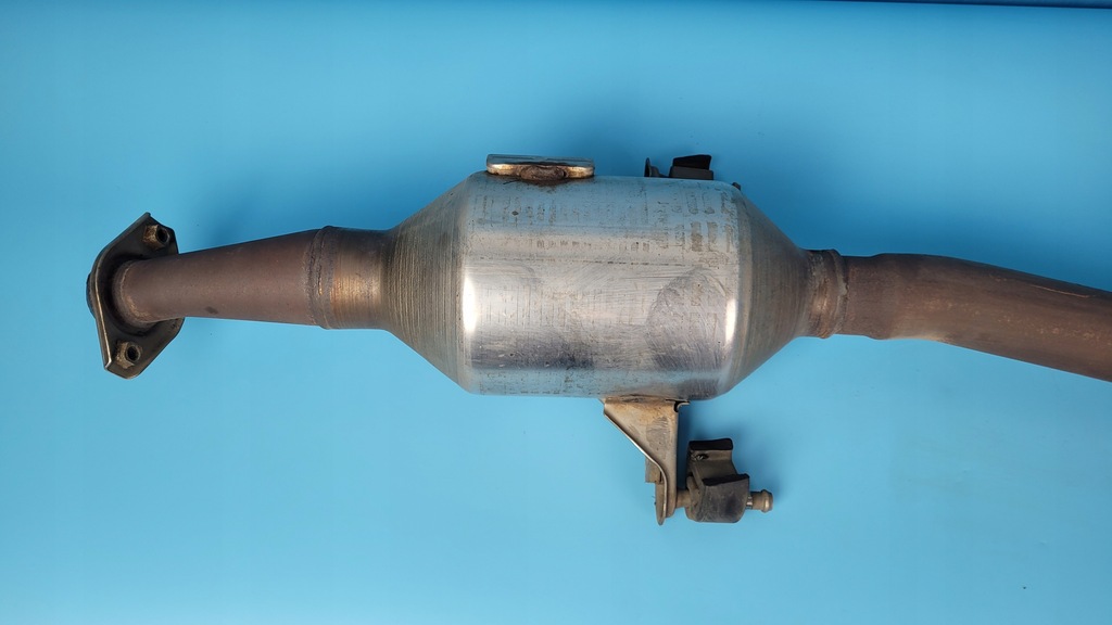 TOYOTA COROLLA E21 23r 1.8 HYBRID SCHALLDÄMPFER KATALYTISCH 30T36-STI 30T36STI Product image