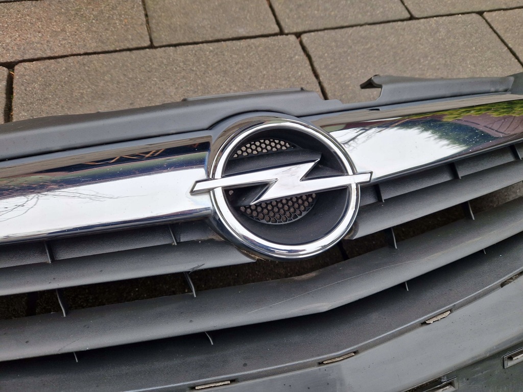 Opel Corsa D Vor dem Aufheben der vorderen Stoßfänger Dummy Chrom 13179940 06-2011 Product image