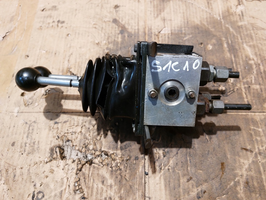 HYDRAULISCHER VERTEILER, 2-TEILIGER GABELSTAPLER Product image