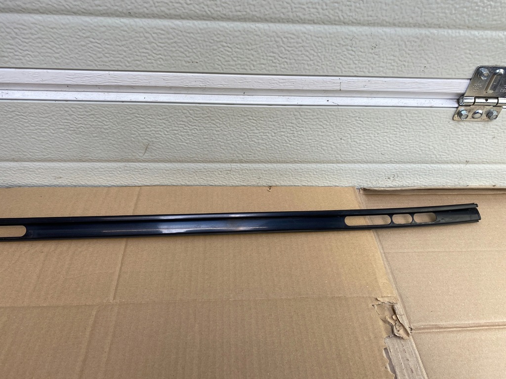BMW E39 COMBI DACHLEISTE, RECHTS, SCHWARZ Product image