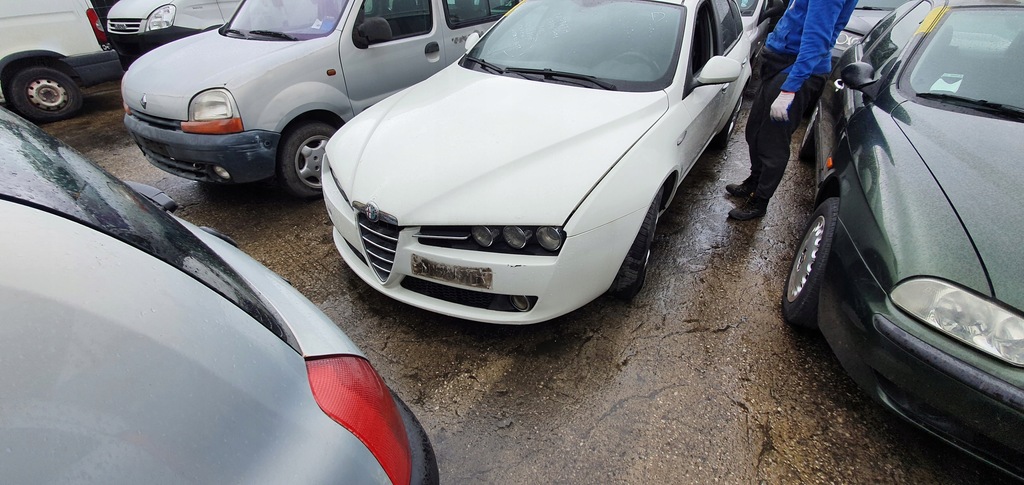 ALFA ROMEO 159 BRERA FRONTSCHÜRZE KOTFLÜGEL RECHTS Product image