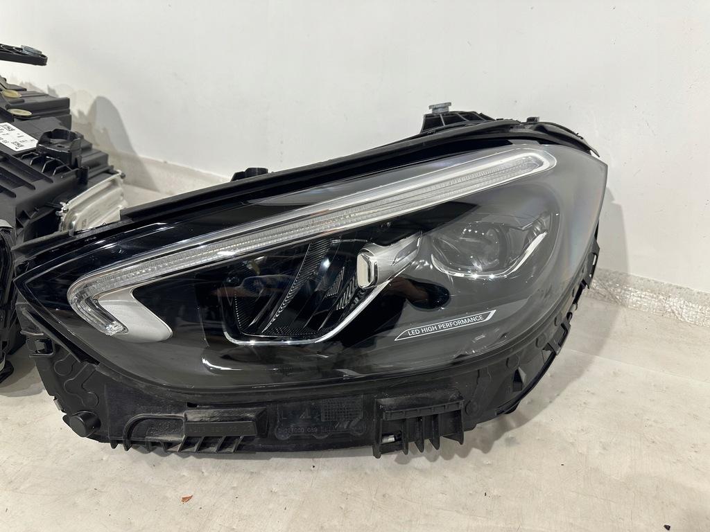 MERCEDES BENZ W206 C-KLASSE LED HIGH PERFORMANCE LINKS RECHTS LAMP EU KPL Product image