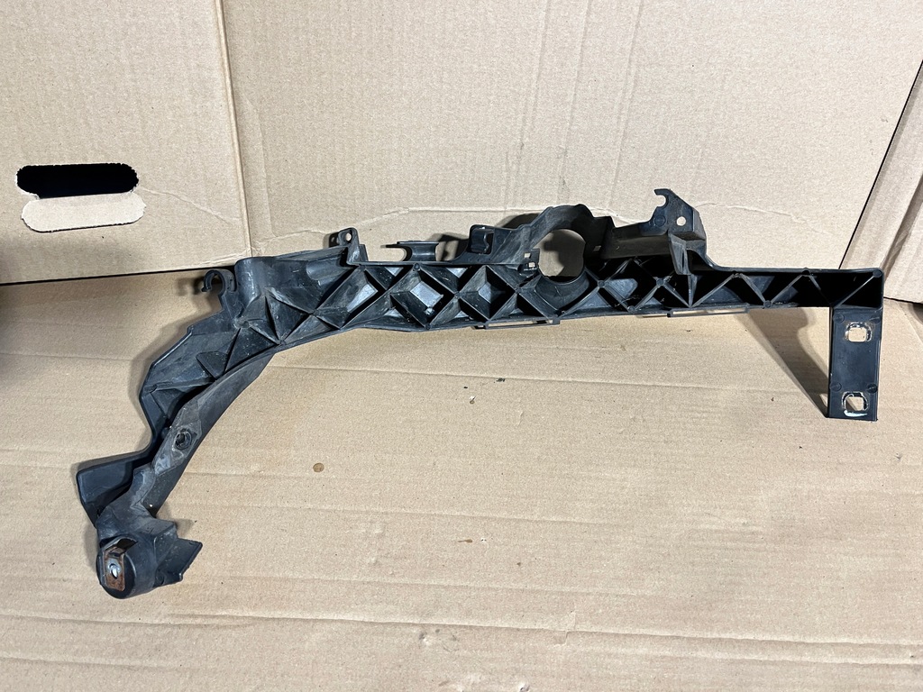 70 BMW E90 E91 HUB-SCHIEBE-LAMPENHALTERUNG VORNE RECHTS 7116708 Product image