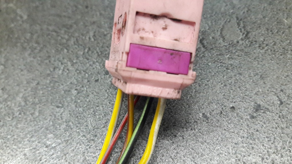 1J0937741 Cube Plug Product image