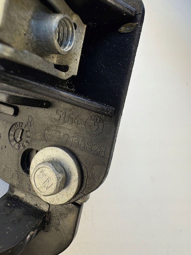 BMW E90 E91 Scheinwerferhalterung 7136828 Product image