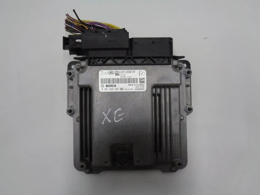 JAGUAR XE X760 2.0 D COMPUTER CONTROLLER MOTOR 16 Jahre alt Product image