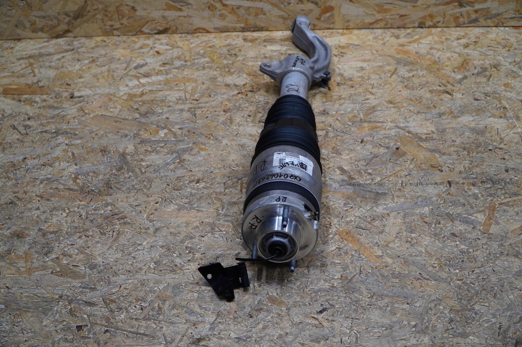 PNEUMATISCHER STOSSDÄMPFER VORNE 06701062620 06701062600 LEVANTE 3.0 D 16- Product image