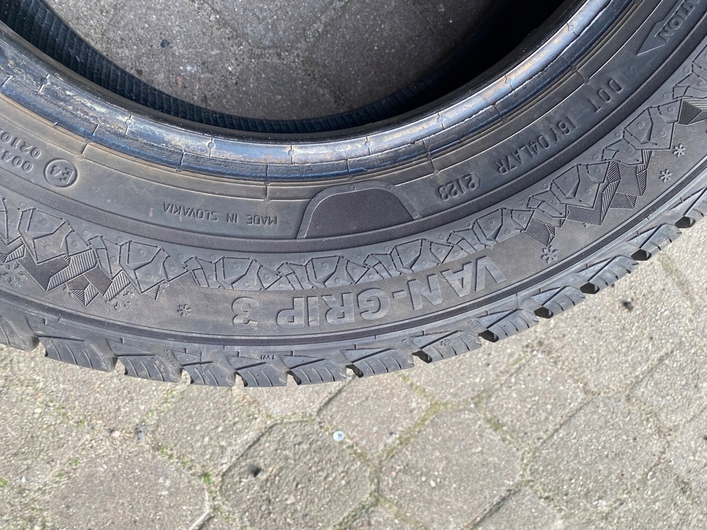 1 Stück SEMPERIT Van-Grip 3 215/65/15 C 104/102T 2023 10,1 mm Product image