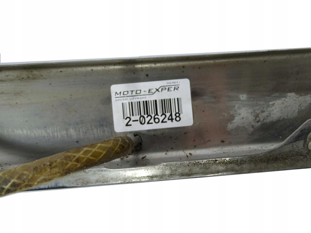 Mercedes S-Klasse W126 vordere Stoßstangen-Mittelleiste Product image