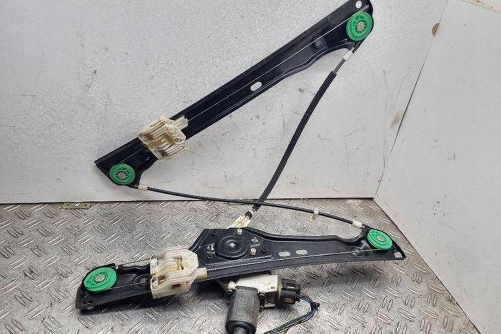 Linker Aufzug des linken Wicklers BMW 3 Touring (E91) 6927028 2.0L Product image