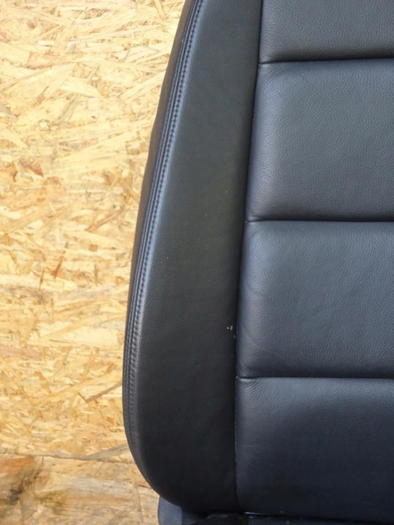 AUDI A4 B7 SITZ LINKS VORNE LEDER PERFEKT Product image