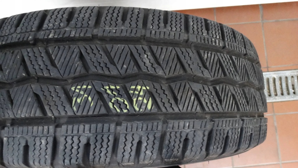 Hankook Winter I*cept LV 215/65 R16C 109/107T Winterreifen Product image