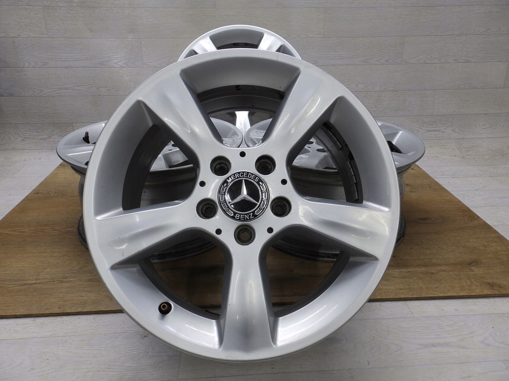Mercedes C-Klasse A203 Felgen 7Jx16H2 Et31 5x112 Product image