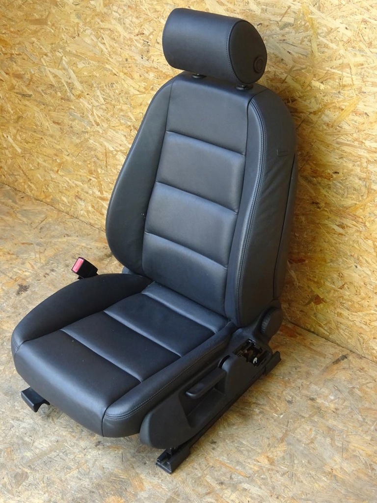 AUDI A4 B7 SITZ LINKS VORNE LEDER PERFEKT Product image