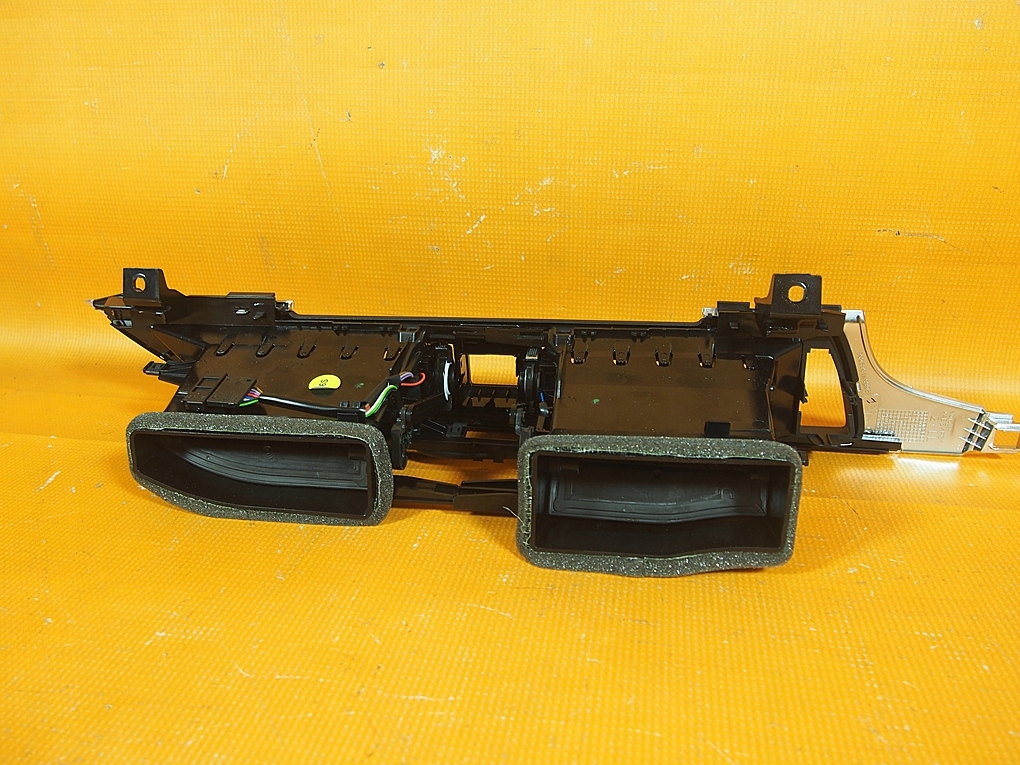 Audi A6 4G LIFT 32KM Kratka Nawiewu Konsoli 4g1820951 Product image