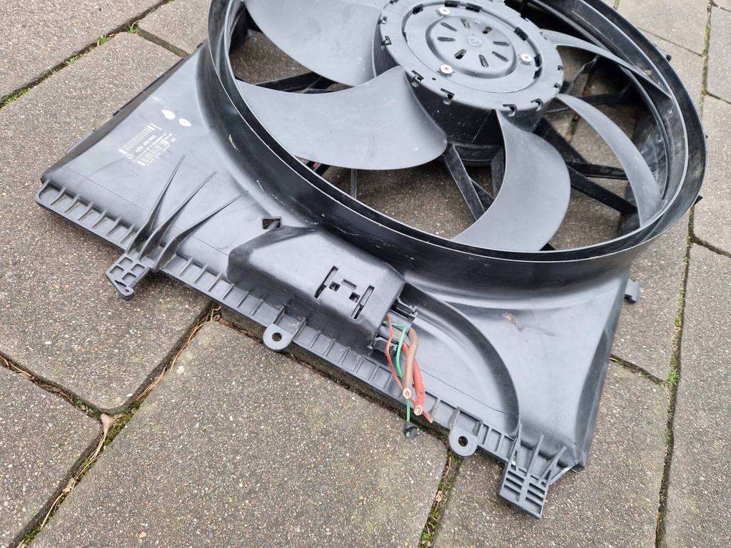C-Klasse W204 Ein weiteres Gehäuse mit 600W A204906802 A2045400788 2016 Product image