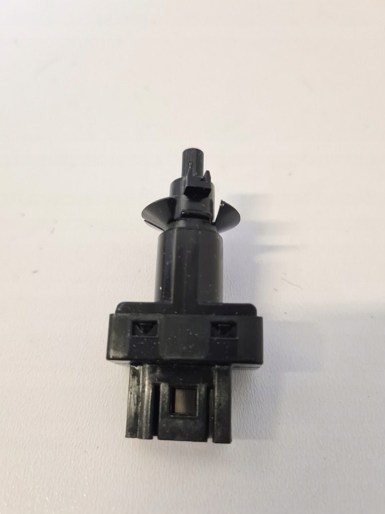 Hella 6DD 010 966-431 Kupplungsausrückschalter, VW Motorsteuerung Product image