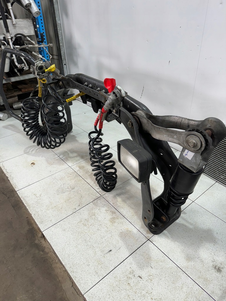 Balkenaufhängung Kabinenkabine Komplettes Heck des Actros MP 4 Product image