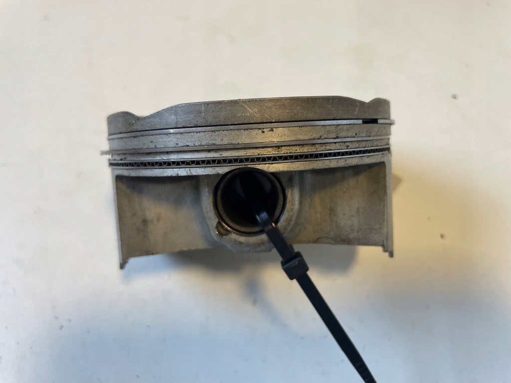 Suzuki LTZ 400 Kolben mit Ringen Product image