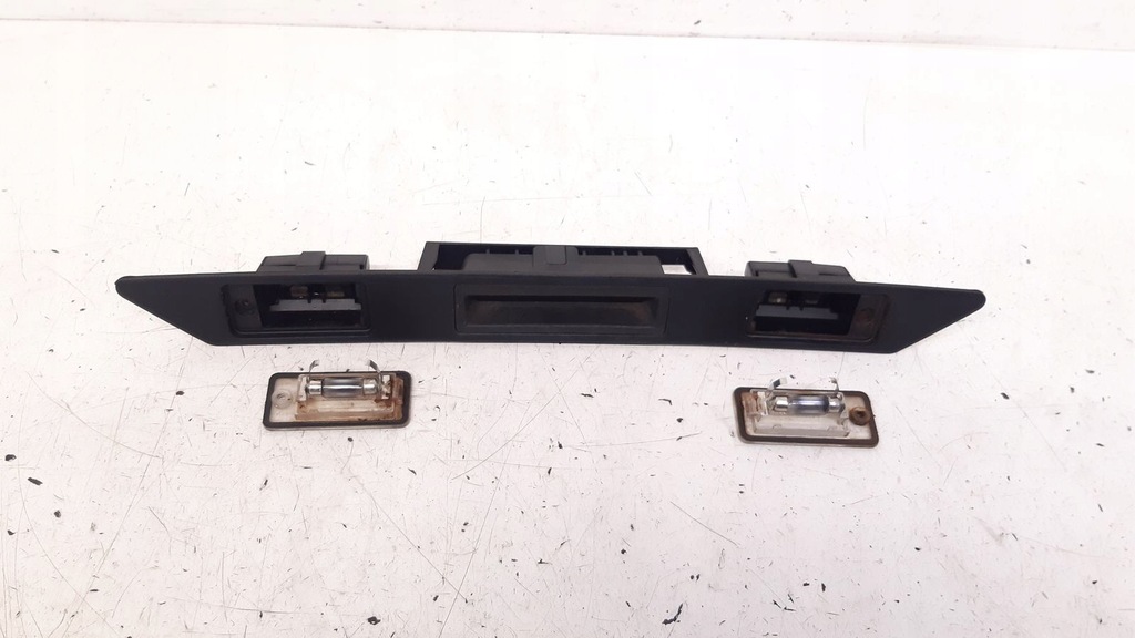 Abdeckung Klappe Mikroschalterleiste Audi A3 8P 2.0 TDI Sportback 5D Product image