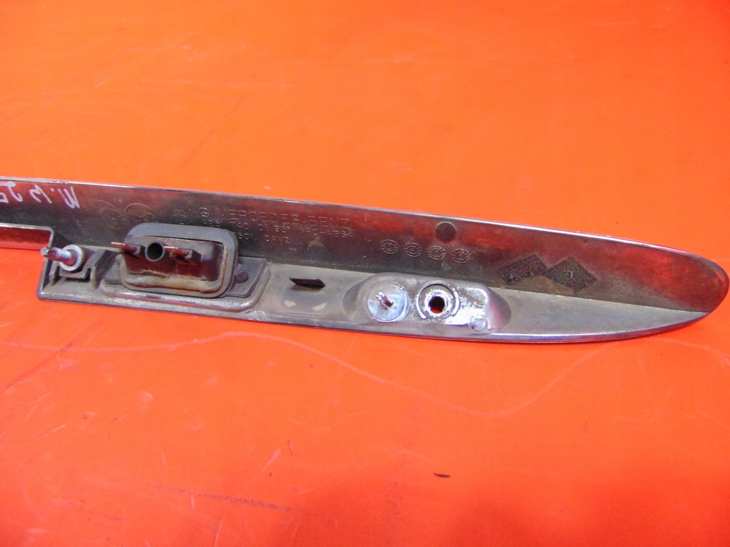 MERCEDES R-KLASA 251 W251 BLENDA Kofferraumdeckelleiste A2517400693 Product image