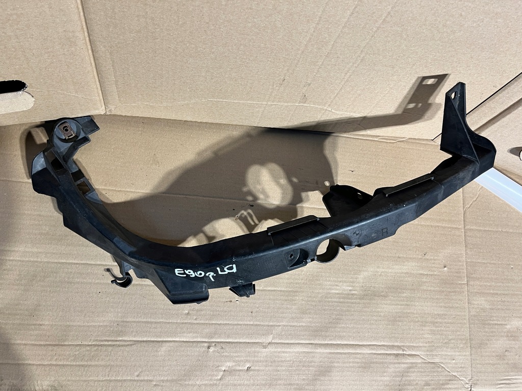 70 BMW E90 E91 HUB-SCHIEBE-LAMPENHALTERUNG VORNE RECHTS 7116708 Product image