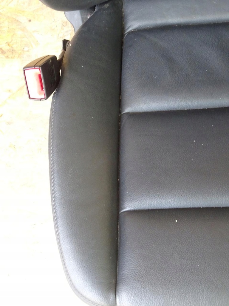 AUDI A4 B7 SITZ LINKS VORNE LEDER PERFEKT Product image