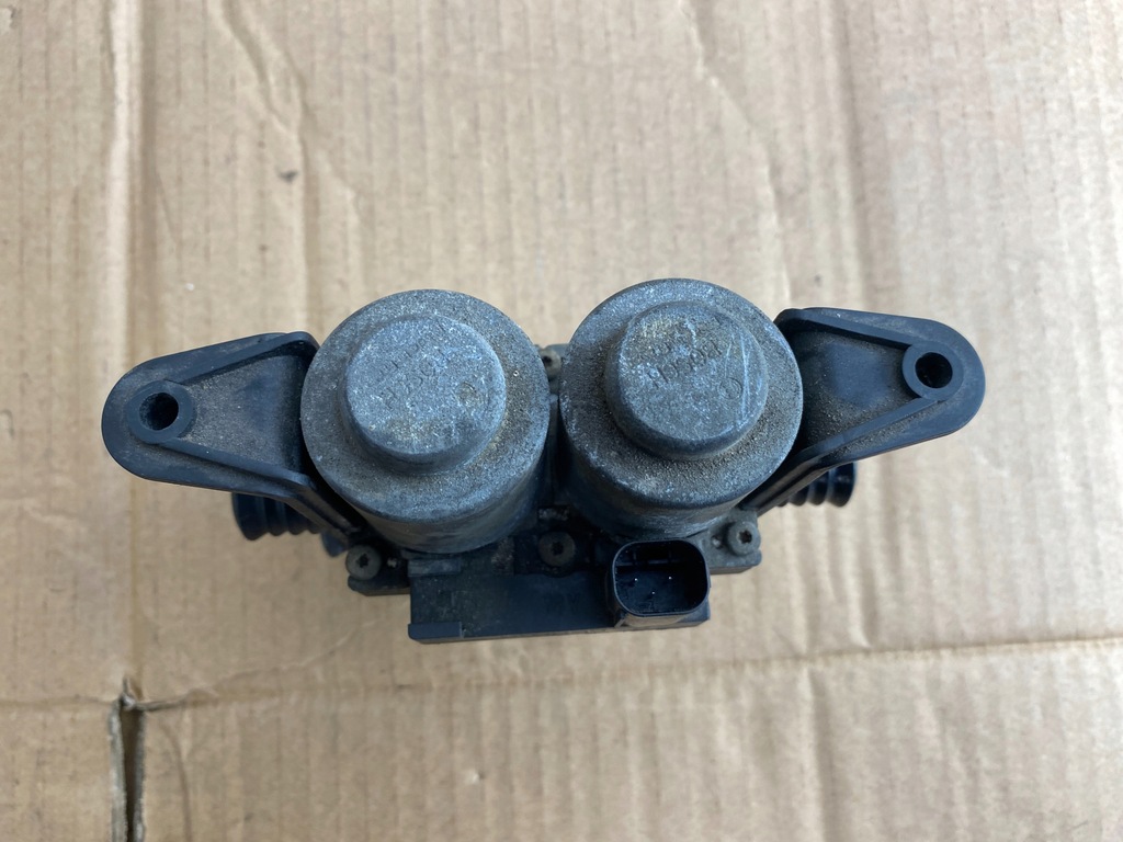 BMW E38 E39 2,0 2,5 2,8 3,0 M52 M54 M57 HEIZUNG WASSER MAGNETVENTIL Product image