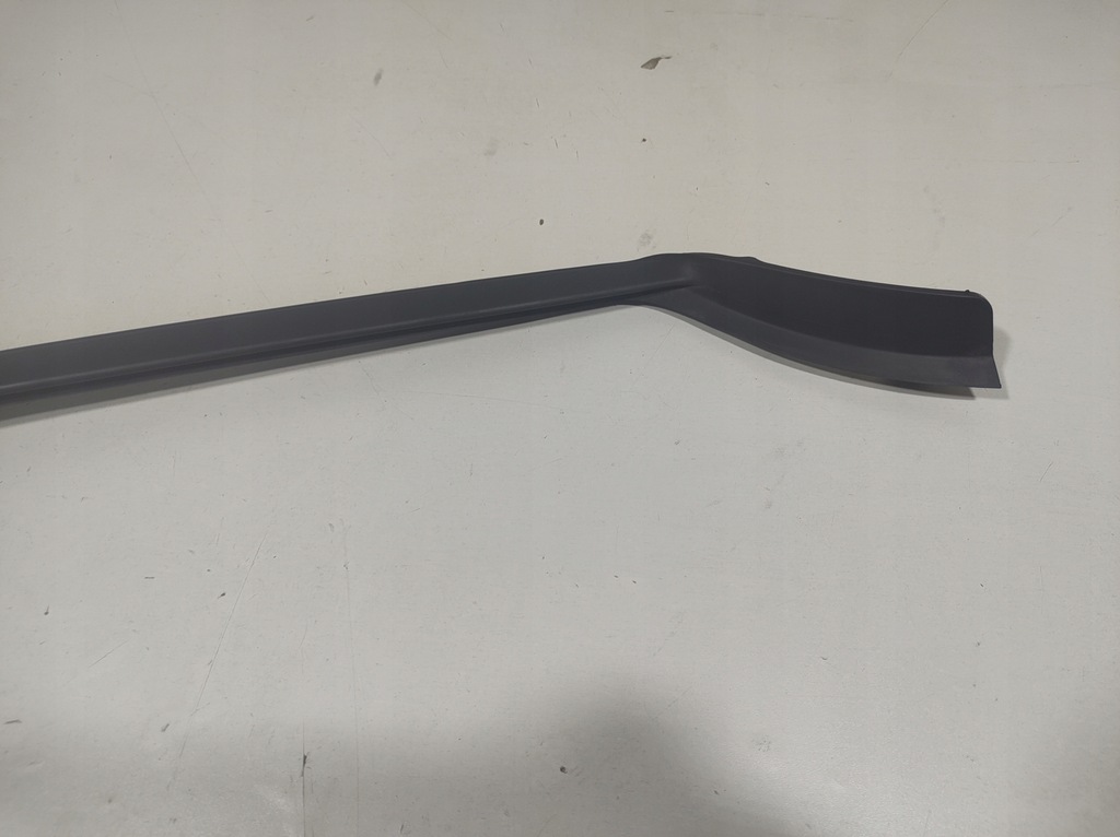 VOLVO XC40 20r WINDSCHUTZSCHUTZLEISTE LINKS VORNE 31448939 Product image