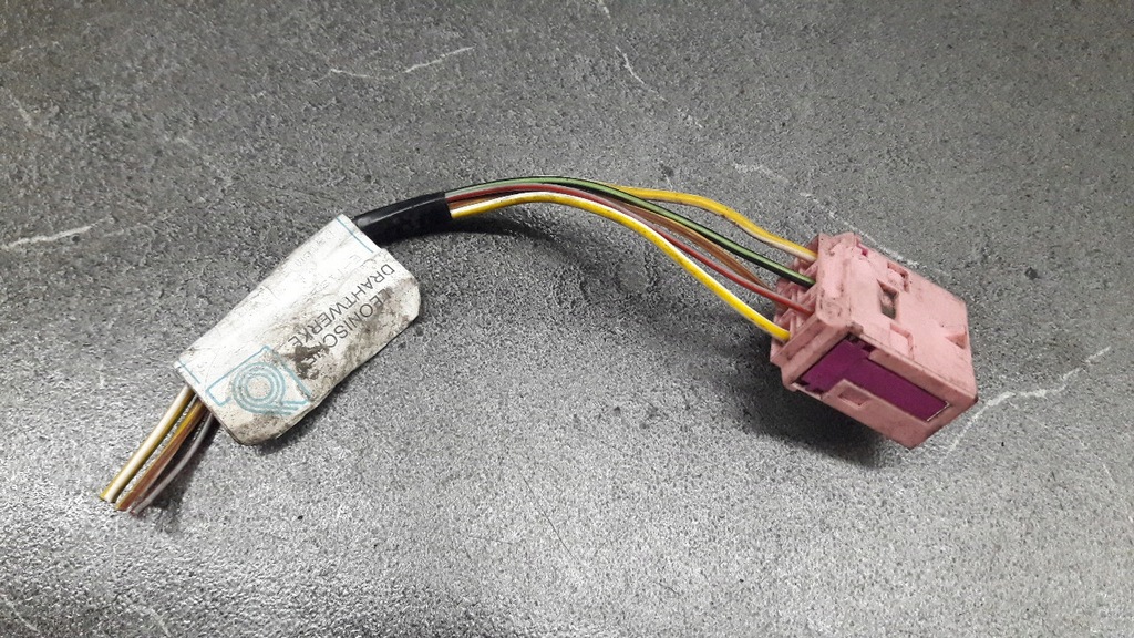 1J0937741 Cube Plug Product image